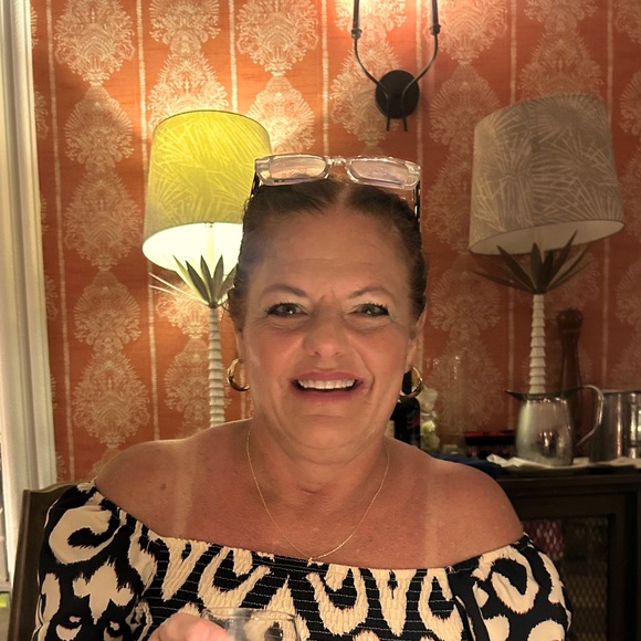 Meet your Posher, Kim - Picture 1 of 1